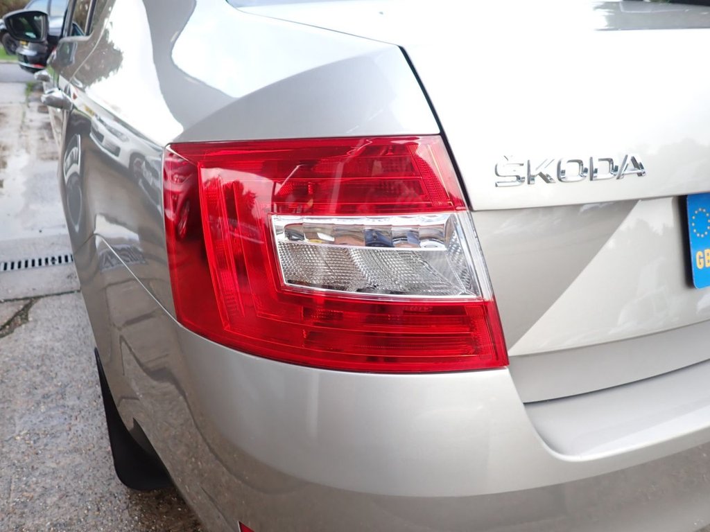 Used Skoda Octavia 2015 for sale - 76304290: Photo 43