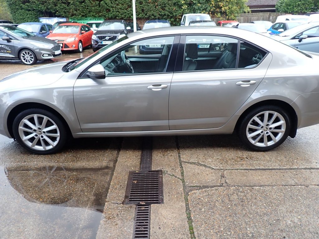 Used Skoda Octavia 2015 for sale - 76304290: Photo 6