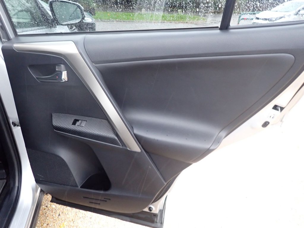 Used Toyota RAV4 2013 for sale - 76520490: Photo 32