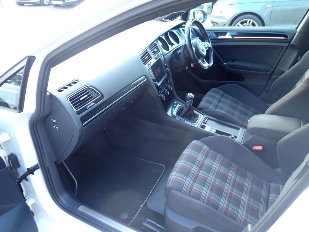 Used Volkswagen Golf 2013 for sale - 76386057: Photo 9