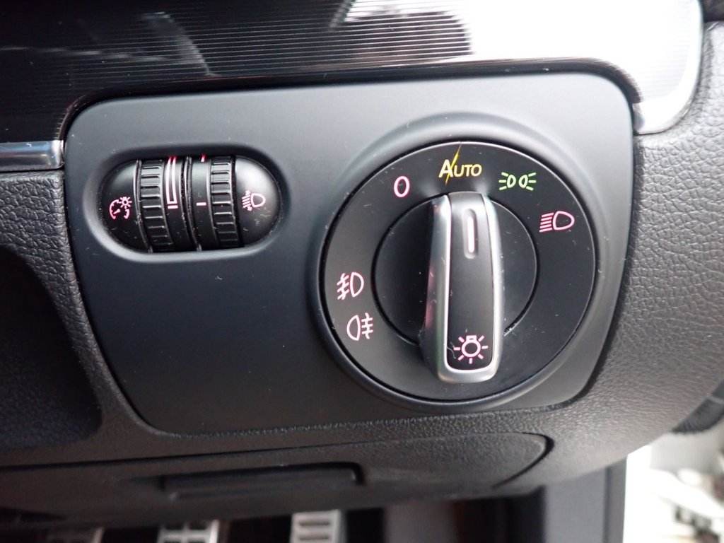 Used Volkswagen Golf 2010 for sale - 76900969: Photo 14