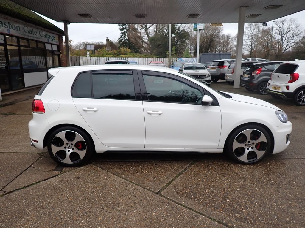 Used Volkswagen Golf 2010 for sale - 76900969: Photo 2