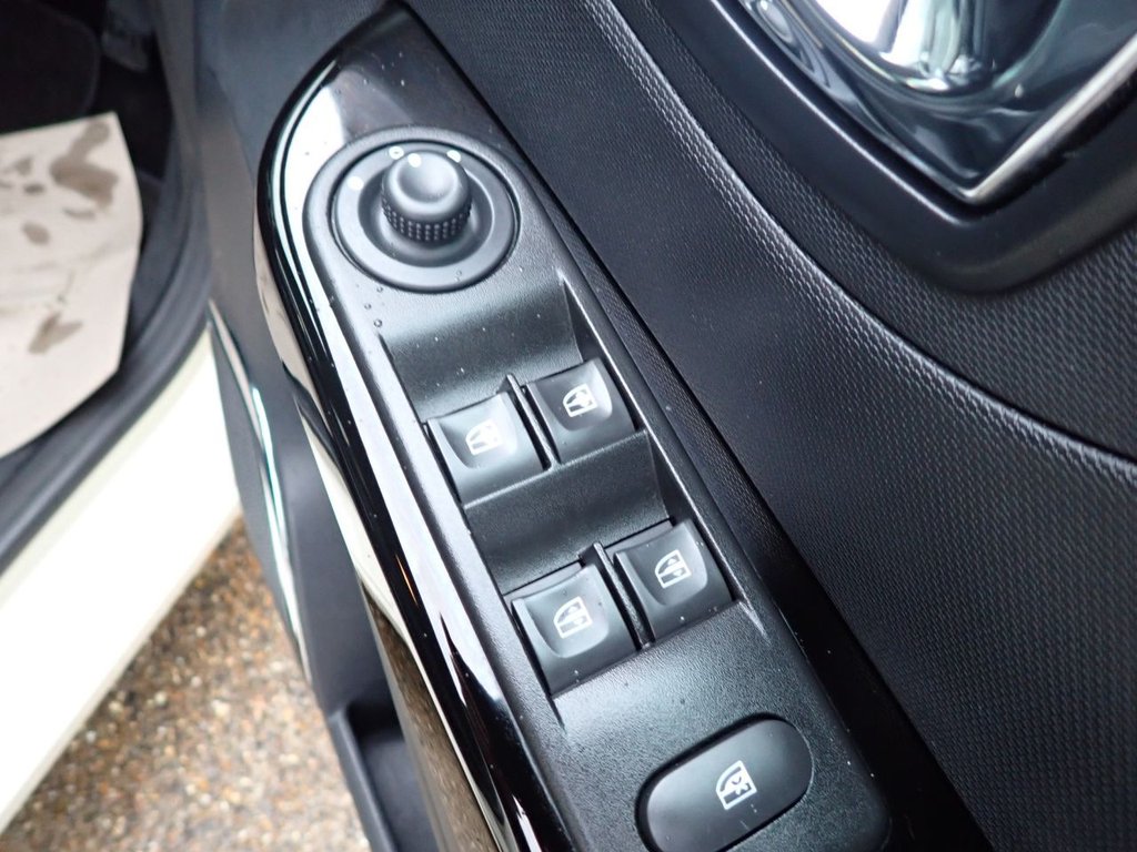 Used Renault Captur 2015 for sale - 77302404: Photo 14