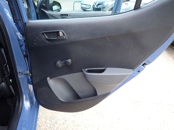 Used Hyundai i10 2017 for sale - 76223188: Photo 25