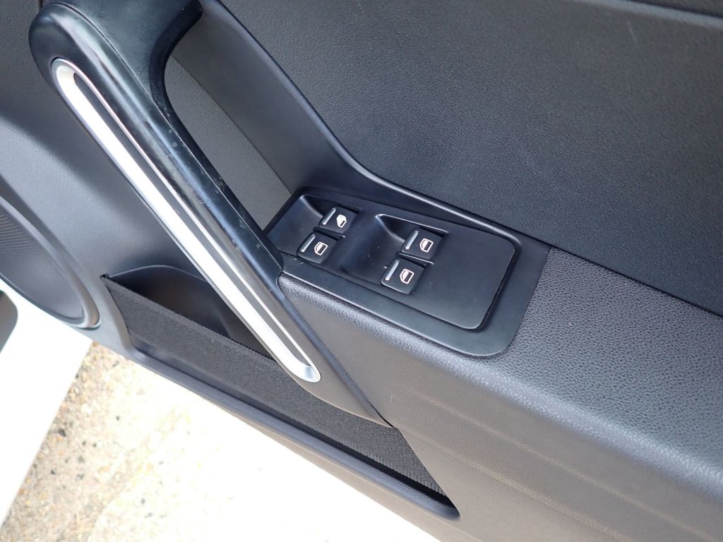 Used Volkswagen Beetle 2015 for sale - 77236734: Photo 14