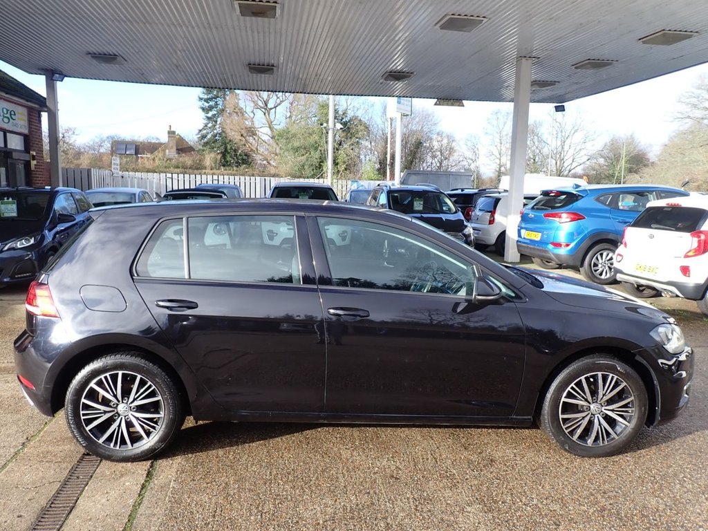 Used Volkswagen Golf 2017 for sale - 77356286: Photo 2