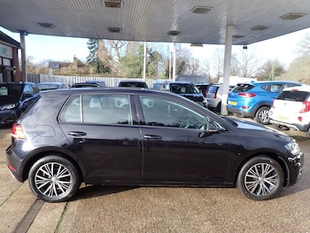 Used Volkswagen Golf 2017 for sale - 77356286: Photo