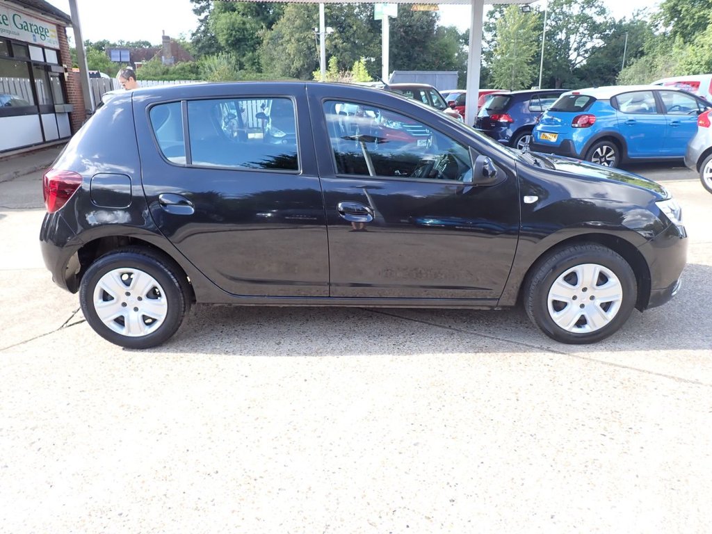 Used Dacia Sandero 2018 for sale - 76438983: Photo 2