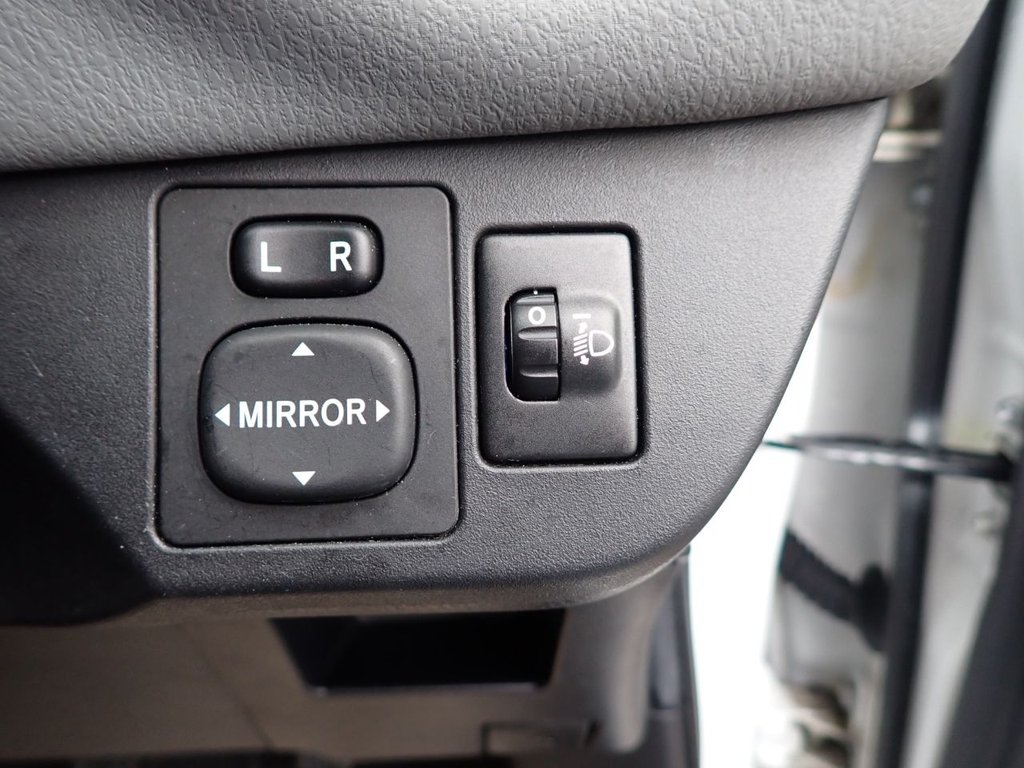 Used Toyota Yaris 2014 for sale - 77452355: Photo 15