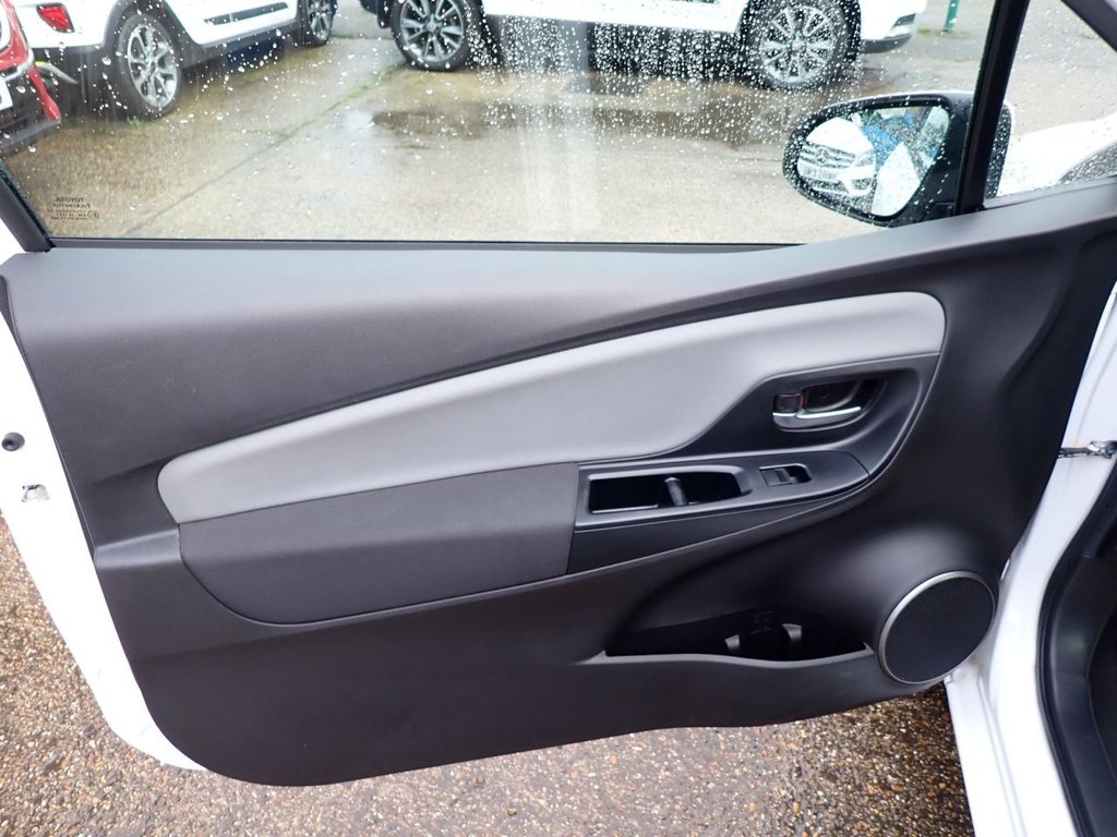 Used Toyota Yaris 2014 for sale - 77452355: Photo 33