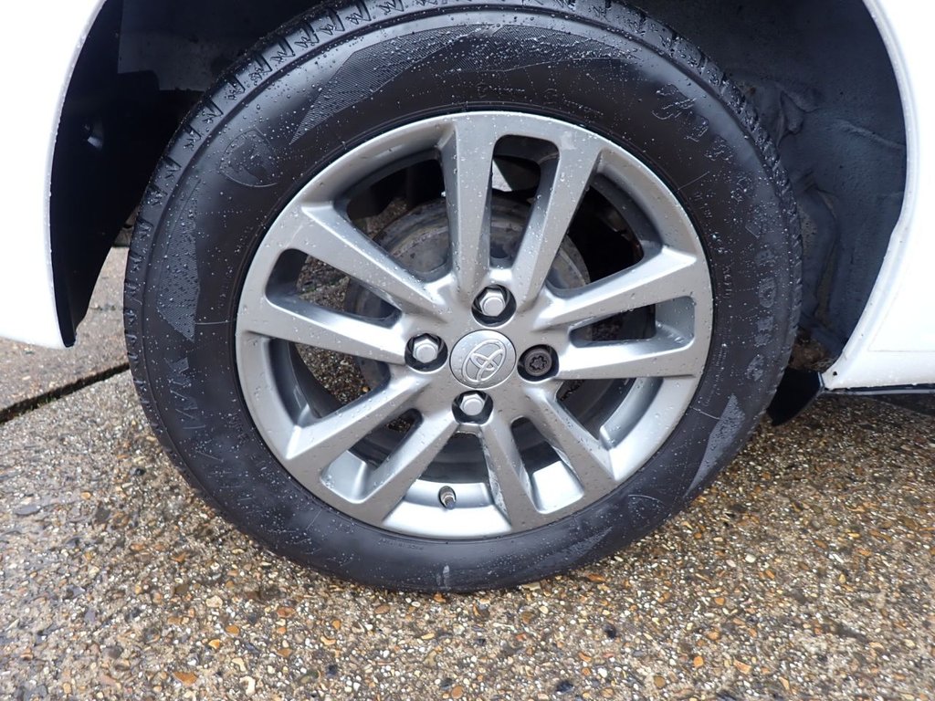 Used Toyota Yaris 2014 for sale - 77452355: Photo 42