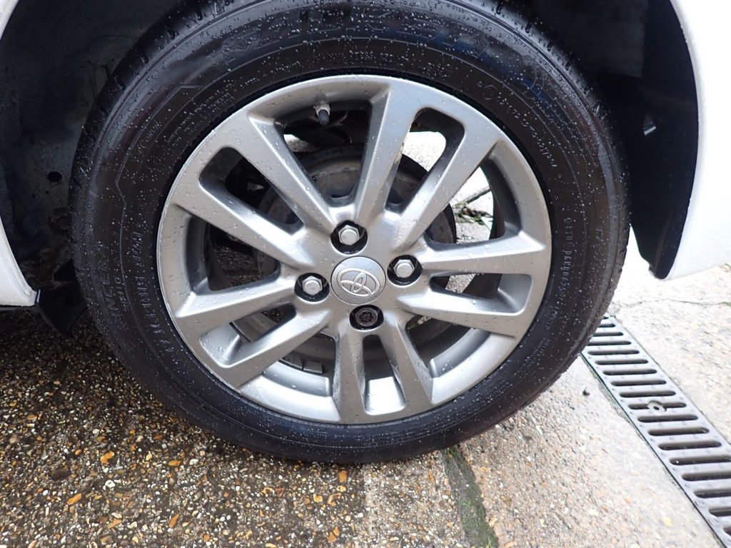 Used Toyota Yaris 2014 for sale - 77452355: Photo 45