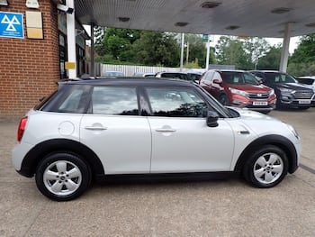 Used MINI Hatch 2019 for sale - 79842829: Photo