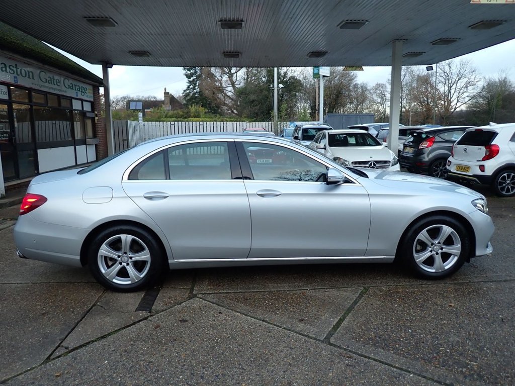 Used Mercedes-Benz E Class 2017 for sale - 76900533: Photo 2