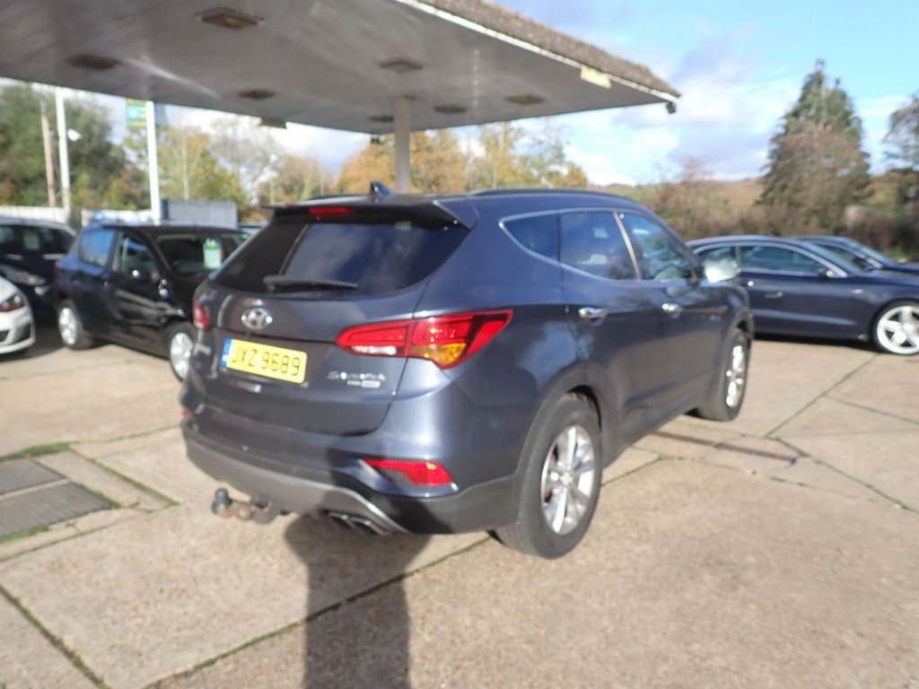 Used Hyundai Santa Fe 2016 for sale - 76582476: Photo 2