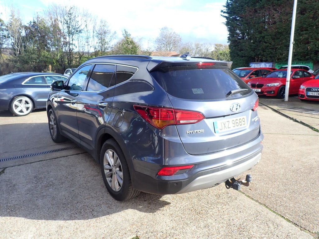 Used Hyundai Santa Fe 2016 for sale - 76582476: Photo 3