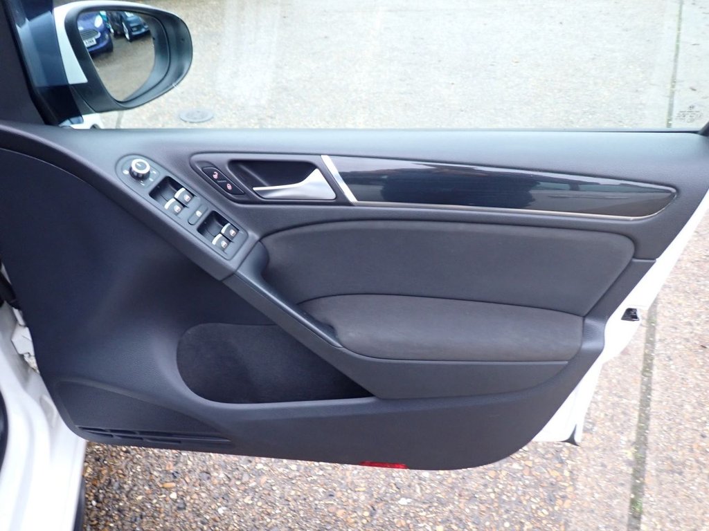 Used Volkswagen Golf 2010 for sale - 77089132: Photo 42