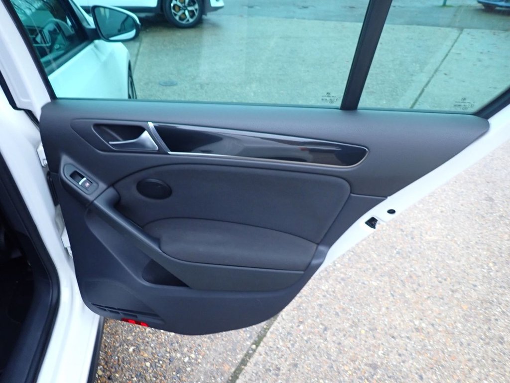 Used Volkswagen Golf 2010 for sale - 77089132: Photo 43