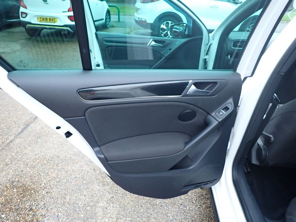 Used Volkswagen Golf 2010 for sale - 77089132: Photo 44