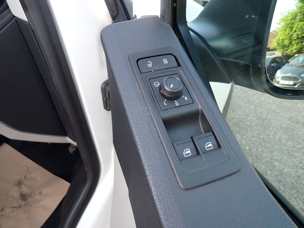 Used Volkswagen Transporter 2018 for sale - 76604632: Photo 14