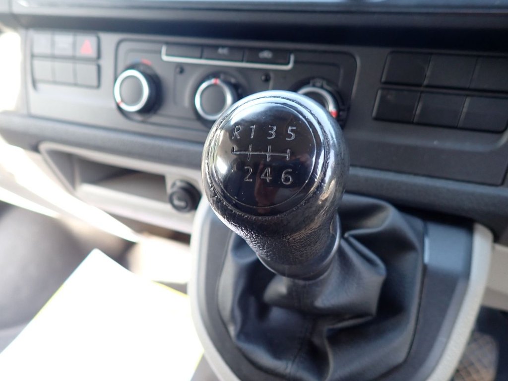 Used Volkswagen Transporter 2018 for sale - 76604632: Photo 20