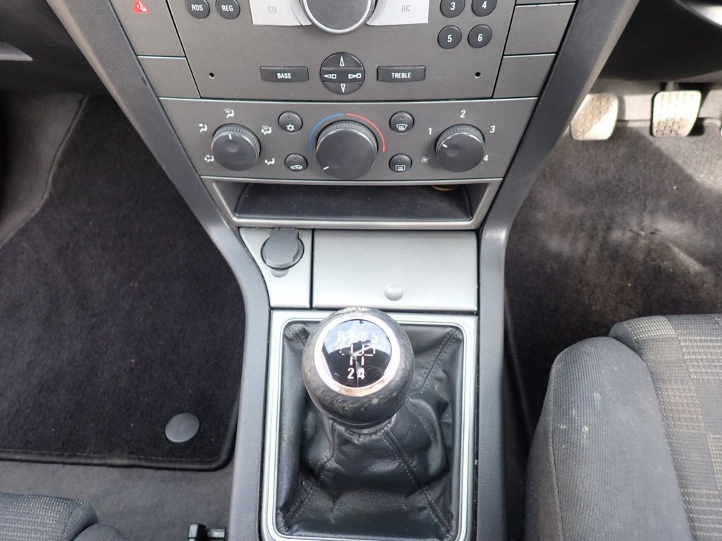 Used Vauxhall Vectra 2008 for sale - 77967655: Photo 25