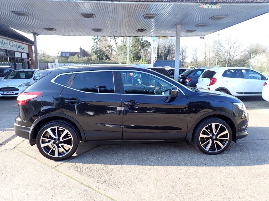 Used Nissan Qashqai 2016 for sale - 77952630: Photo 2