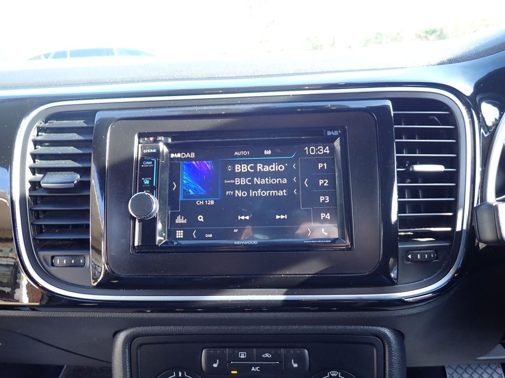 Used Volkswagen Beetle 2015 for sale - 77720265: Photo 24