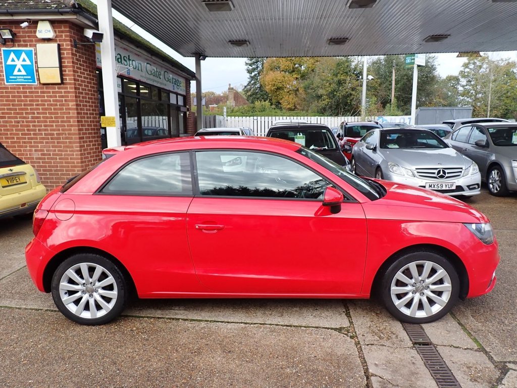 Used Audi A1 2013 for sale - 76570560: Photo 2