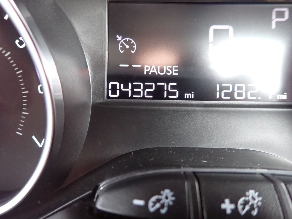 Used Peugeot 208 2015 for sale - 77920392: Photo 6