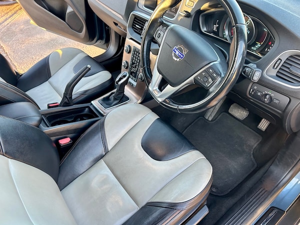 Used Volvo V40 2014 for sale - 76264304: Photo 100