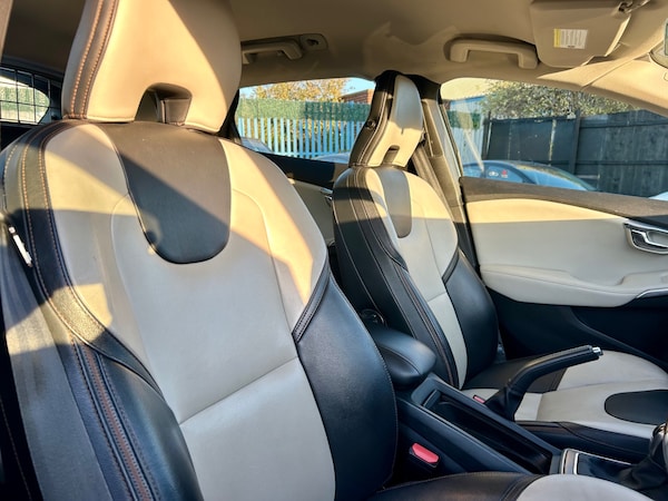 Used Volvo V40 2014 for sale - 76264304: Photo 28