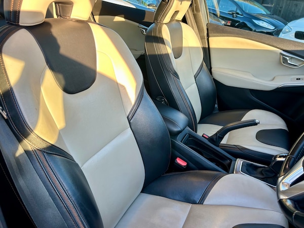 Used Volvo V40 2014 for sale - 76264304: Photo 29