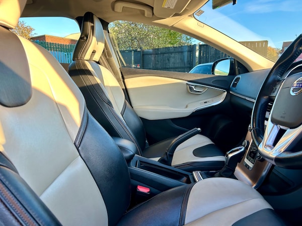 Used Volvo V40 2014 for sale - 76264304: Photo 30