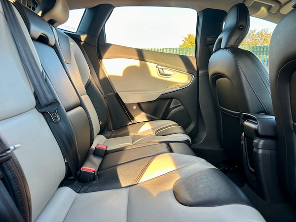 Used Volvo V40 2014 for sale - 76264304: Photo 38