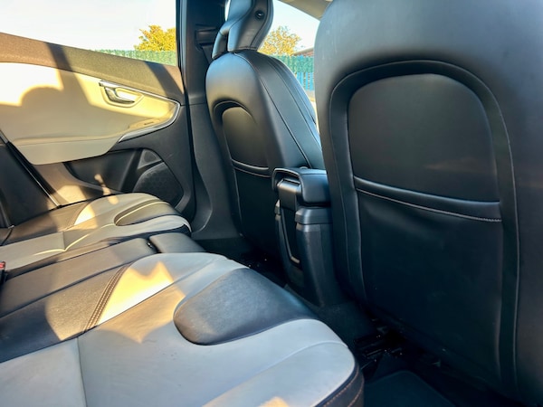 Used Volvo V40 2014 for sale - 76264304: Photo 40