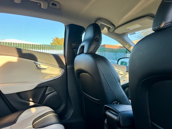 Used Volvo V40 2014 for sale - 76264304: Photo 45