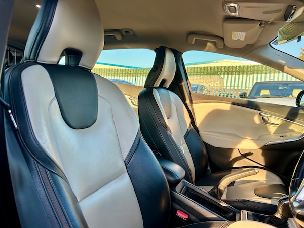 Used Volvo V40 2014 for sale - 76264304: Photo 54