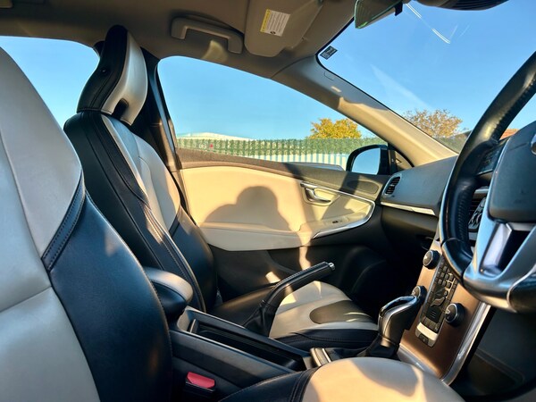 Used Volvo V40 2014 for sale - 76264304: Photo 56