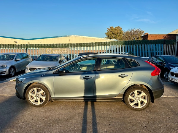 Used Volvo V40 2014 for sale - 76264304: Photo 59