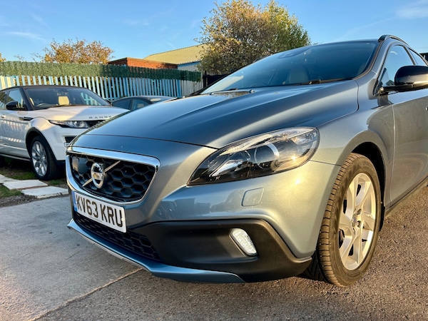 Used Volvo V40 2014 for sale - 76264304: Photo 61