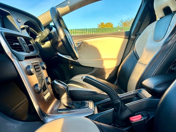 Used Volvo V40 2014 for sale - 76264304: Photo 67