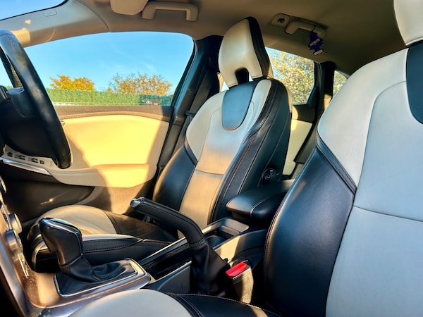 Used Volvo V40 2014 for sale - 76264304: Photo 69