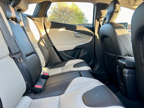 Used Volvo V40 2014 for sale - 76264304: Photo 6