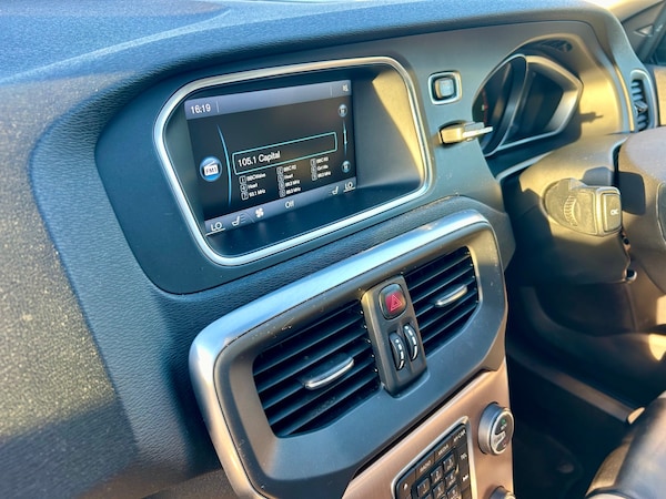 Used Volvo V40 2014 for sale - 76264304: Photo 70