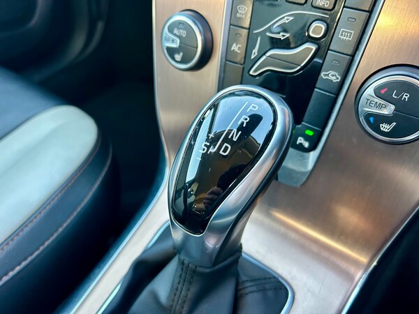 Used Volvo V40 2014 for sale - 76264304: Photo 94