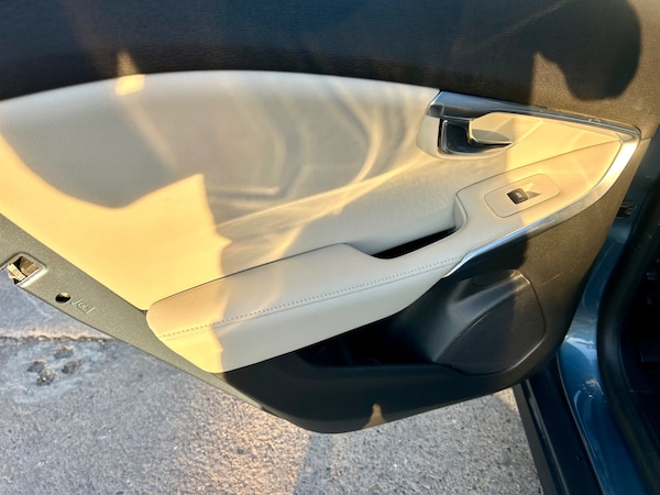 Used Volvo V40 2014 for sale - 76264304: Photo 99