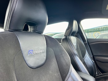 Used Volvo V40 2014 for sale - 75952435: Photo