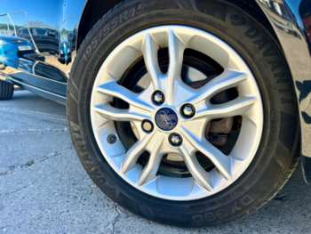 Used Ford Fiesta 2015 for sale - 74772811: Photo