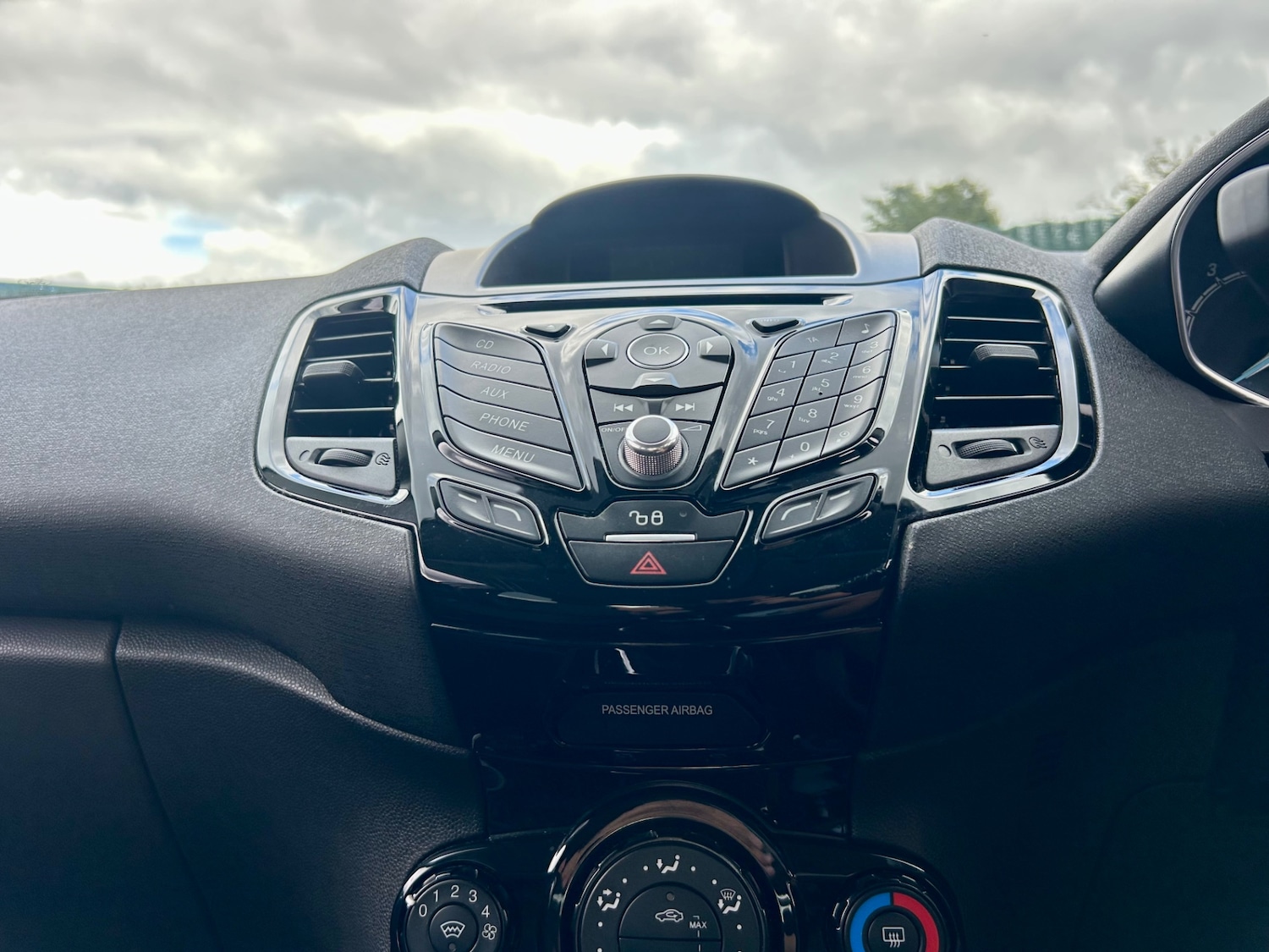 Used Ford Fiesta 2015 for sale - 74772811: Photo 96